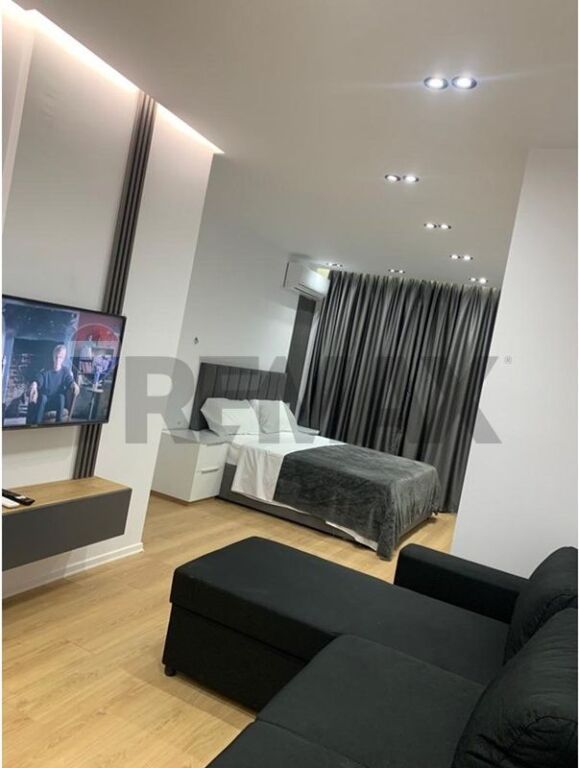 Three studio apartments for rent in the Center!