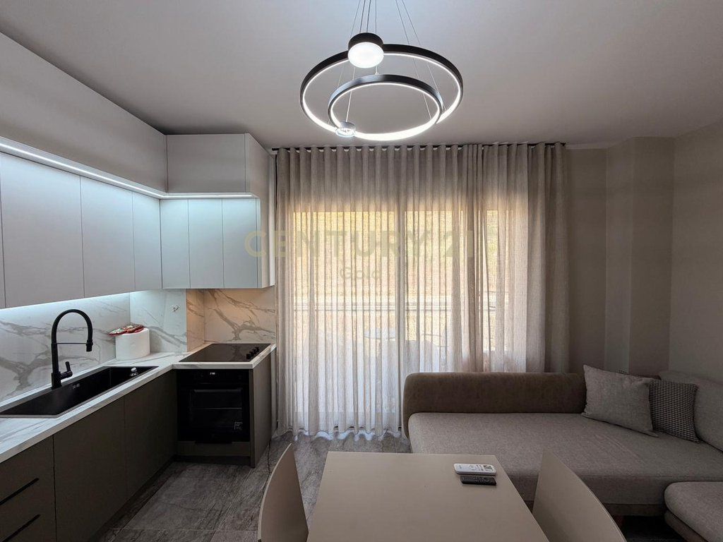 Shitet Apartament 1+1 në Rradhimë, Vije e pare!