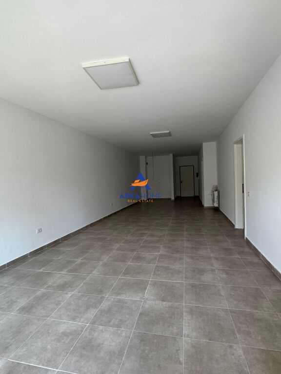 BUSINESS PREMISES FOR RENT 168 M2 "DRY LAKE" 1600 EURO