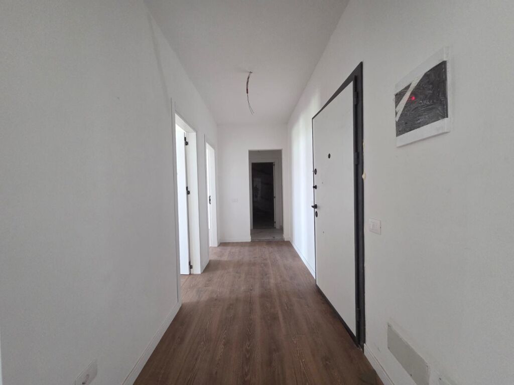 Apartament 2+1 per shitje Kamez !