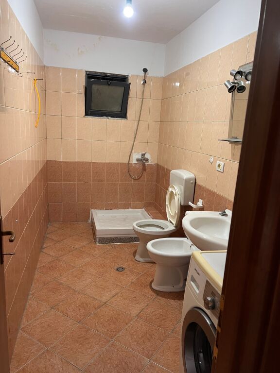 Jepet me qira 2+1 Kthesa e Kamzes 40.000 leke