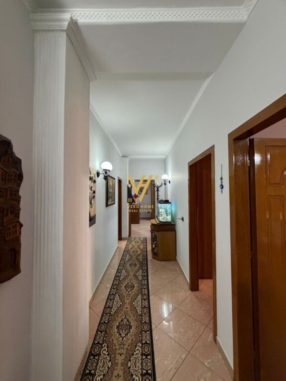 JEPET APARTAMENT 3+1+2 ME QERA TE RRUGA ISLAM ALLA 80.000 LEKE