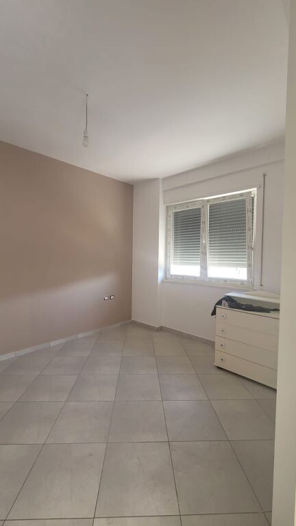 Jepet Me Qera Apartament 1+1+1 Ballkon
