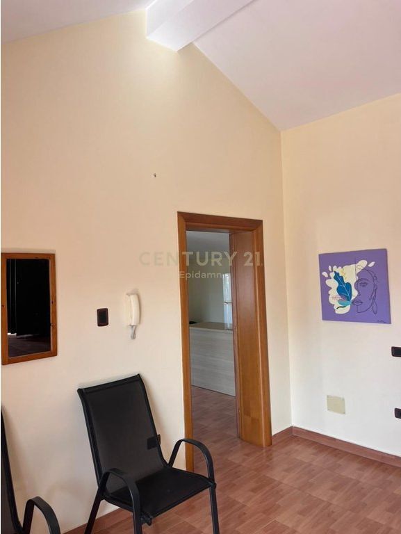 Kati 3 i Shtëpisë Private | 1+1 | 350€
