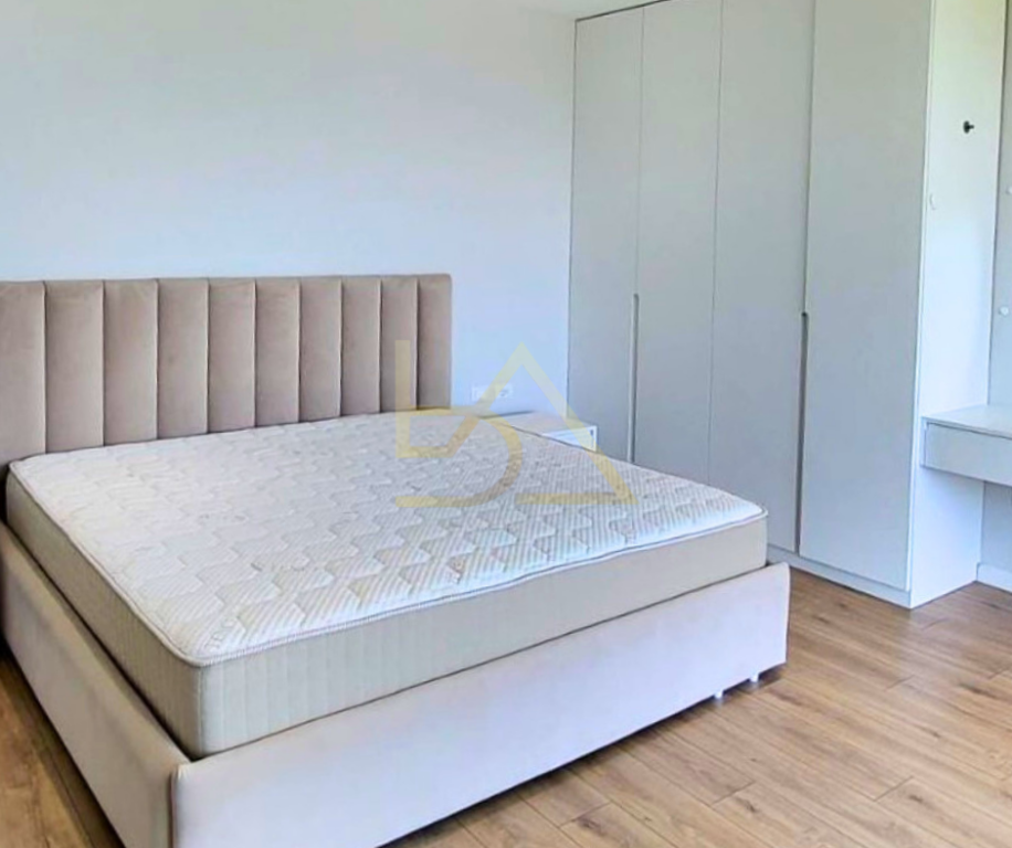 JEPET ME QIRA VILË 3-KATËSHE – LIQENI I THATË, TIRANË