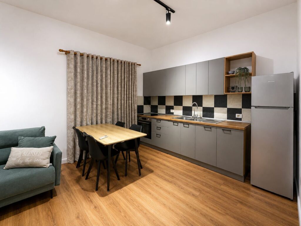 Shtëpi Private 1+1 me Oborr të Madh me Qira – Plazh ,Durrës