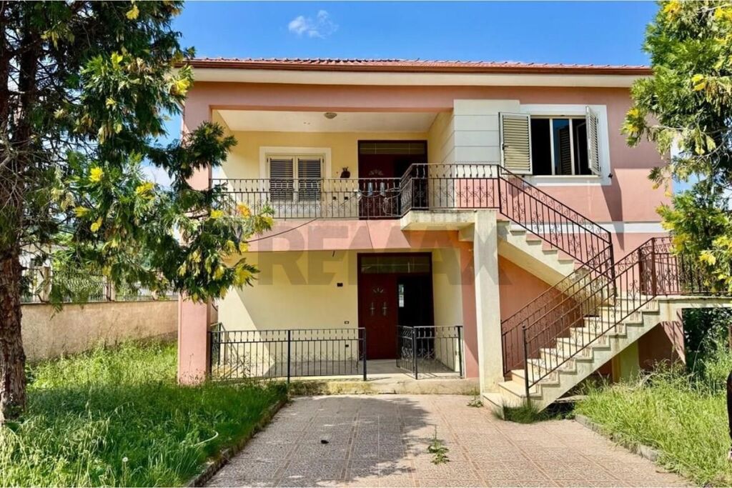 Villa for sale, Peze Helmas