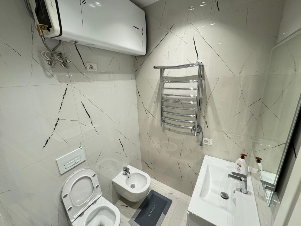 🏢 Jepet me qera apartament 2+1  📍 Vendndodhja: Rruga Jordan Misja 💰 Çmimi: 70.000 lekë / muaj