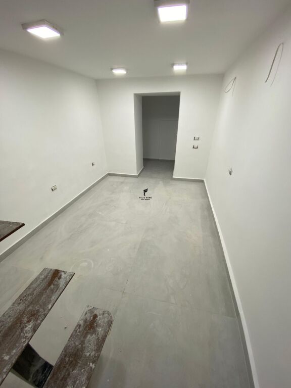 SHOP FOR RENT 150 M2 DURRES ROAD 5,000 EURO FH-90688