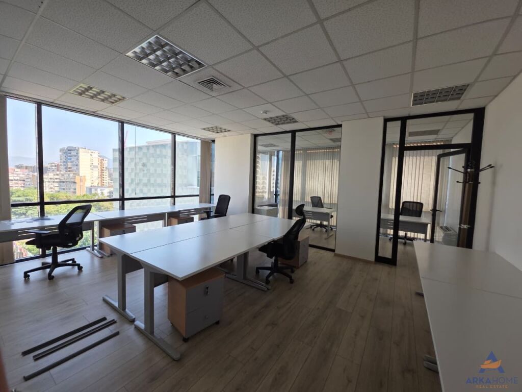 FOR RENT OFFICE 330M2 "NEAR WHOLESALE, CENTER" 594,000 LEKE
