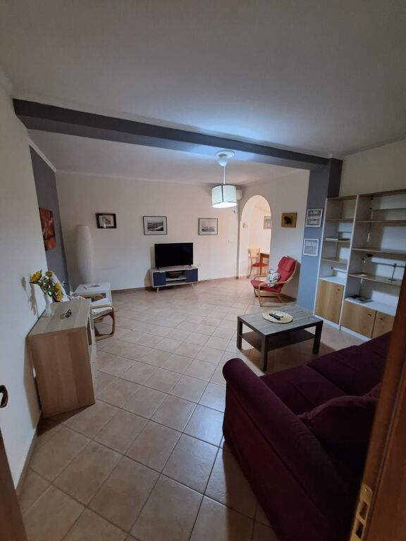 Apartament 1+1 per qira tek Komuna e Parisit.
