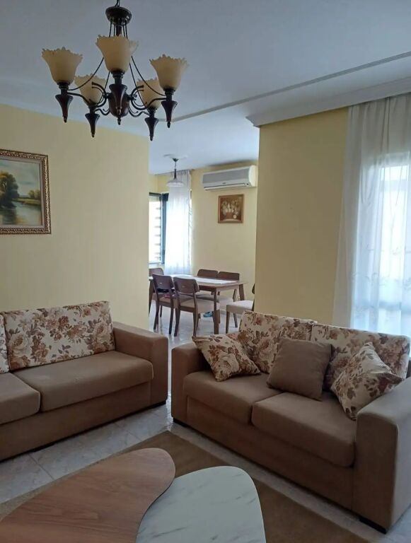 Jepet me qera Apartamenti 2+1+2 - Pallati me Shigjeta, Tirane