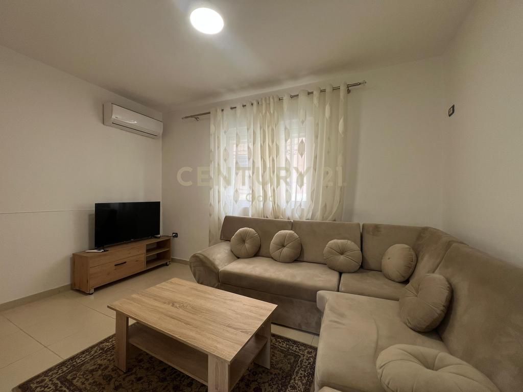 JAPIM ME QIRA APARTAMENT 1+1 RRUGA FORTUZI! 600 € /Muaj