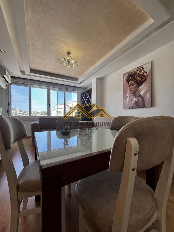 Shitet apartament 2+1 në qendër të Durrësit