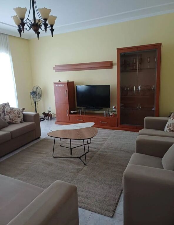 Jepet me qera Apartamenti 2+1+2 - Pallati me Shigjeta, Tirane