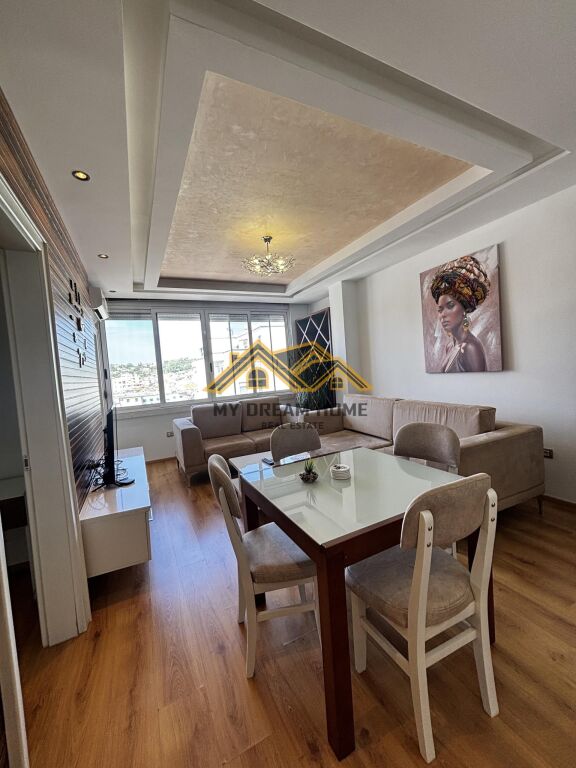 Shitet apartament 2+1 në qendër të Durrësit