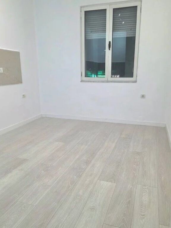 Business premises for rent are given at Kavaja Street, at the intersection of 21 Dhjetori, Myslym Shyri Street, Muhamet Gjollesha Street.