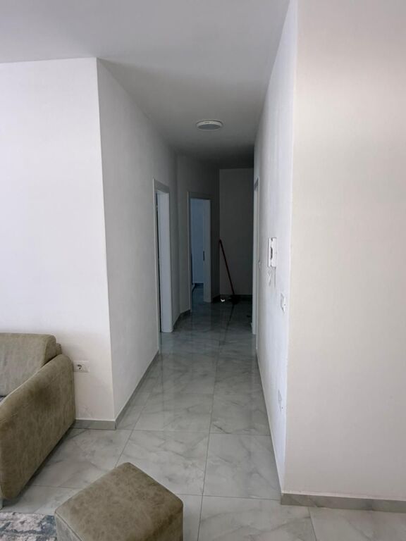 Jepet Apartament 2+1+2 me qera ne zonen e Astirit, prane Kompleks Jolla  ID 5443