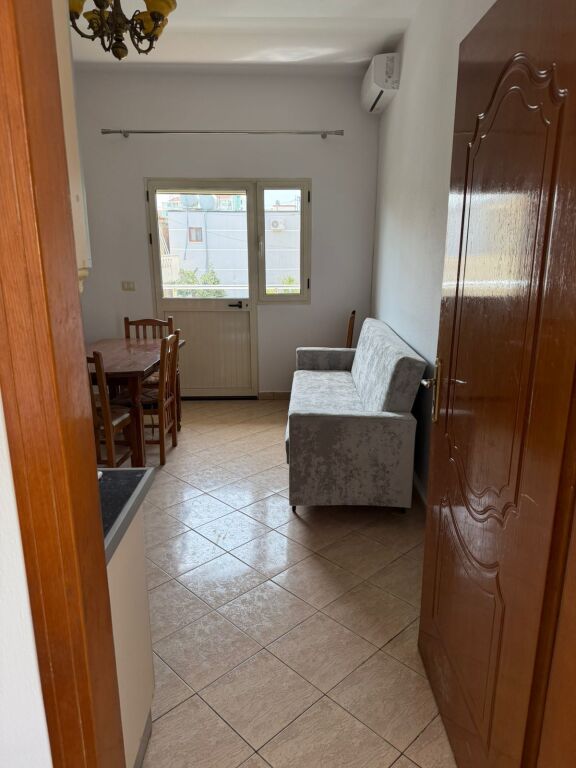 Appartamento Al Secondo Piano Di Una Villa In Affitto vicino a Kryqi i Kuq, Durrës!