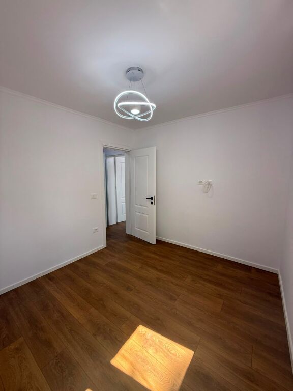 Shitet Apartament 1+1 ne Xhamllik, Prane Shkolles Hasan Prishtina ID 5444