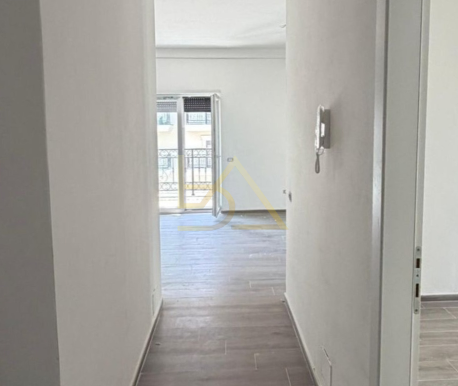SHITET APARTAMENT 2+1 + 2 TUALETE &amp; GARDEROBË – TIRANA PORTA E RE, SAUK