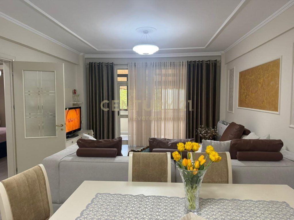 BLV. ZOGU I PARE, SHESIM APARTAMENT 2+1+2 390,000 € 37,000,000 Lekë