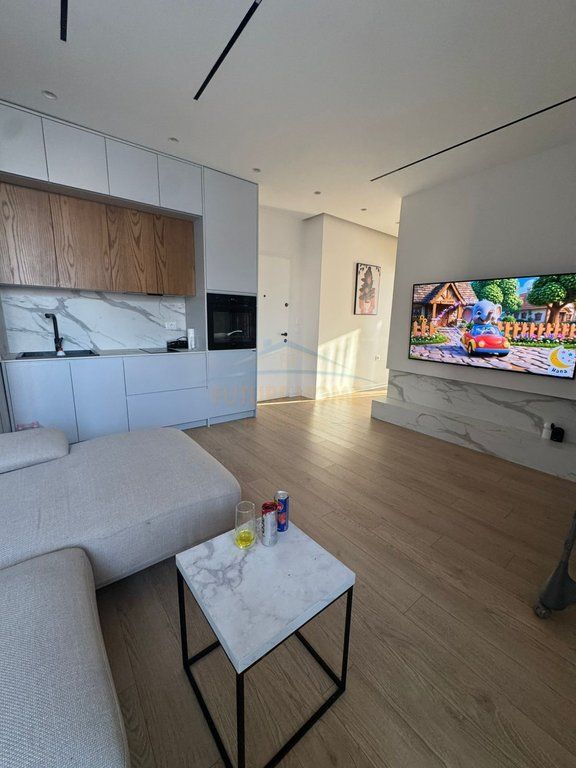 Shitet, Apartament 2+1, Pallatet Cabej,Yzberisht.