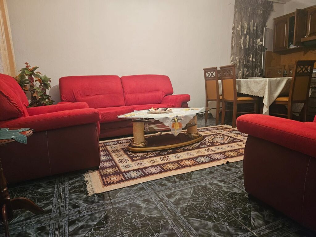 Jepet me qera kati i dyte i nje shtepie private