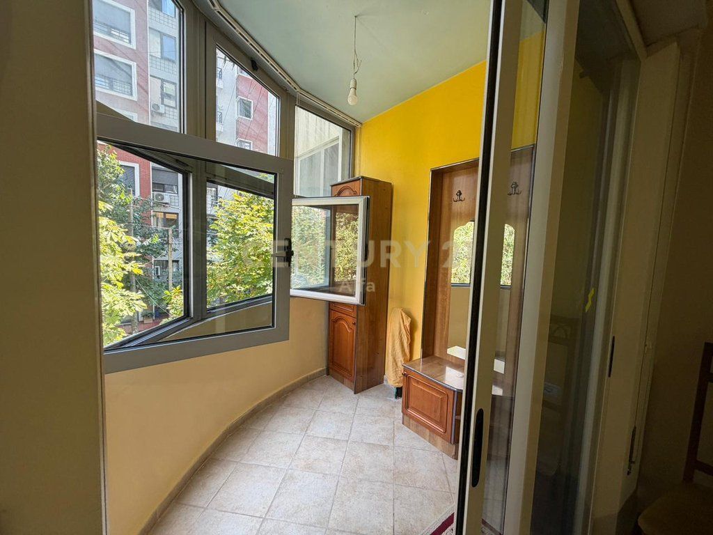 Shitet apartament 2+1+2 tualete prane Rruges Kosovarve!