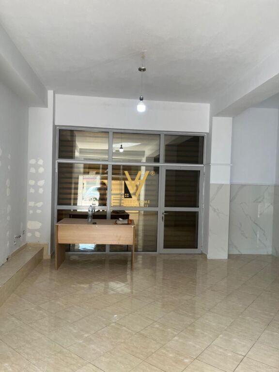 BUSINESS PREMISES 65 M2 FOR RENT ON DURRES STREET 50,000 LEKE