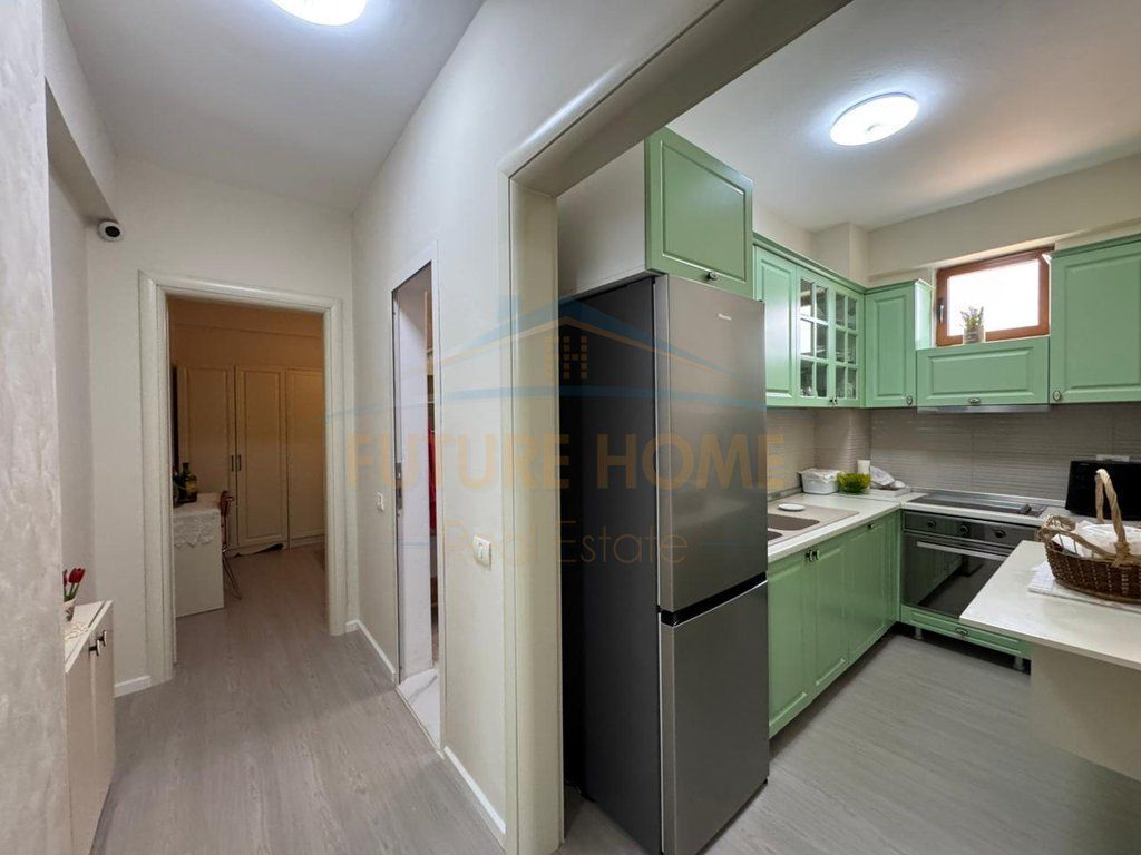 Shitet, Apartament 2+1+2, Stacioni i Trenit, Tiranë.