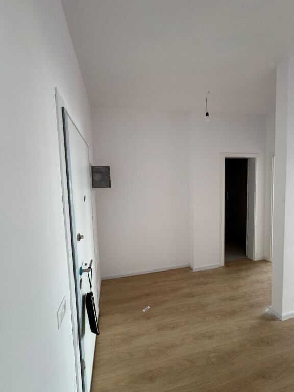 JEPET APARTAMENT 1+1 ME QERA - RR. ALI DEMI, TIRANE