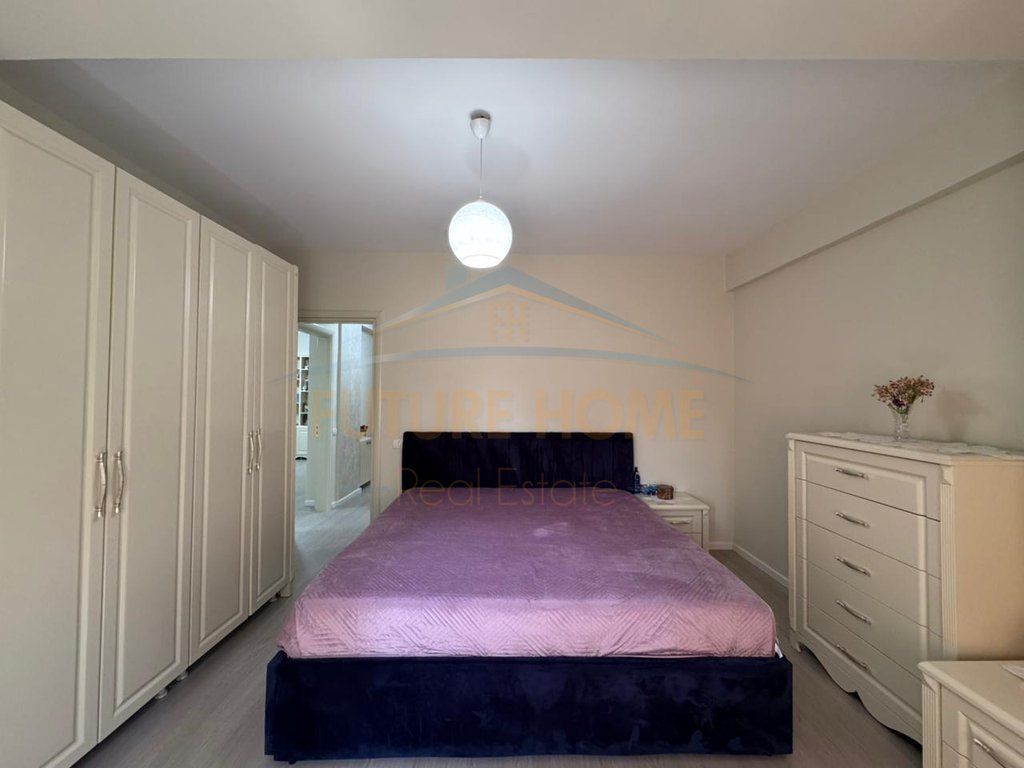 Shitet, Apartament 2+1+2, Stacioni i Trenit, Tiranë.