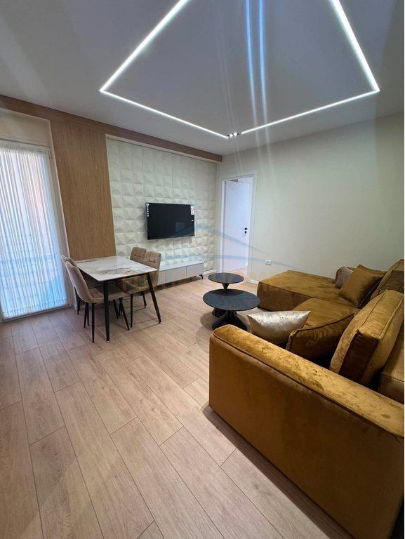 Shitet, Apartament 1+1, Misto Mame