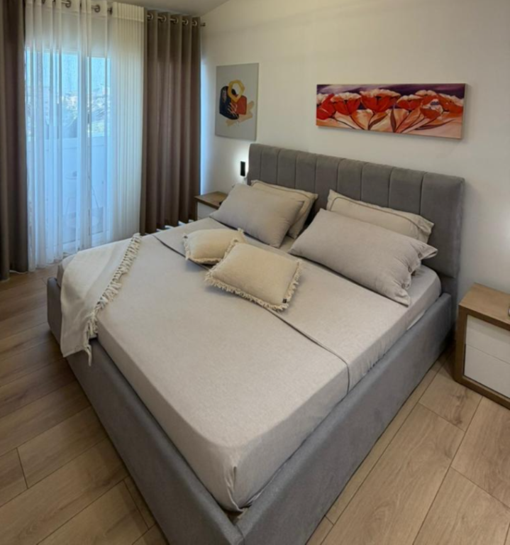 Shitet apartament 1+1 tek Rruga Don Bosko , Rruga Jordan Misja .