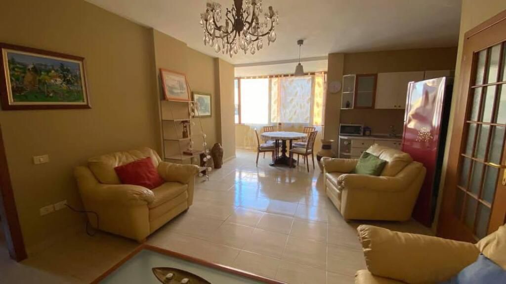 Jepet me qera apartament  1+1 Rruga E Bogdanëve, Tiranë