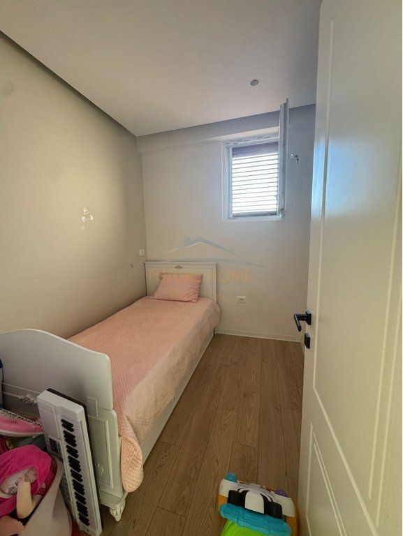 Shitet, Apartament 2+1, Pallatet Cabej,Yzberisht.