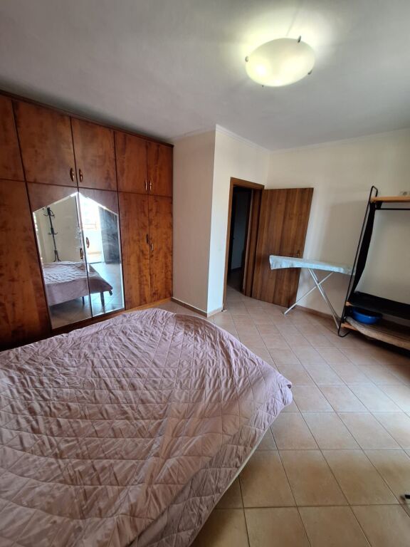Apartament 1+1 per qira tek Komuna e Parisit.
