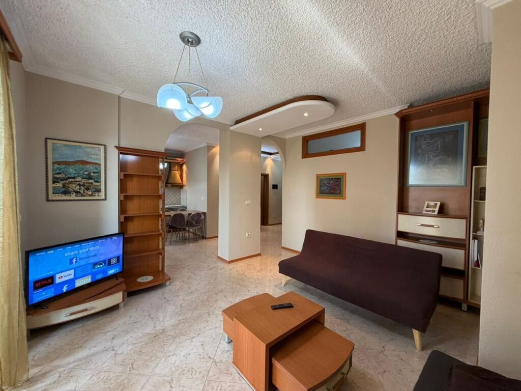 Apartament 2+1 per qira tek Rruga e Kosovareve.