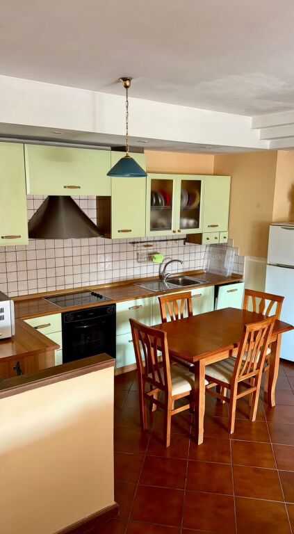 Appartamento 2+1+2WC+2 Balconi in affitto su Zogu i Pare Boulevard, vicino alla Facoltà di Scienze Naturali ID 5438