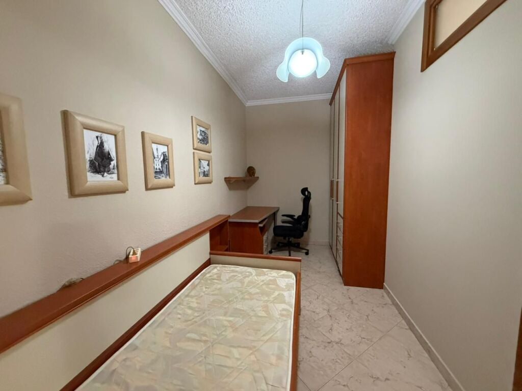 Apartament 2+1 per qira tek Rruga e Kosovareve.