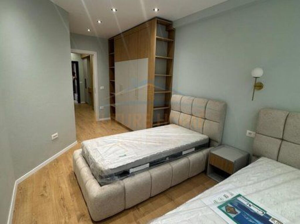 Shitet, Apartament 2+1, Misto Mame