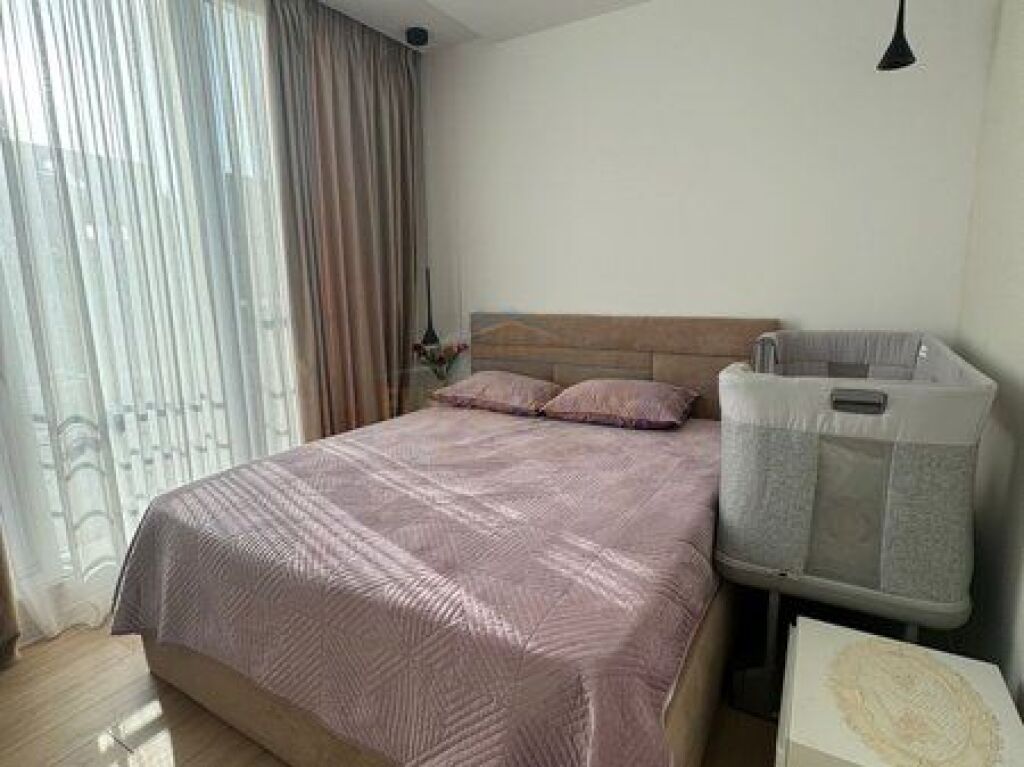 Shitet, Apartament 1+1 i konvertuar në 2+1, Pallatet Cabej,Yzberisht.