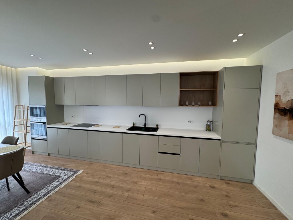 Jepet me qira super apartament 2+1+2 tek Zogu Zi