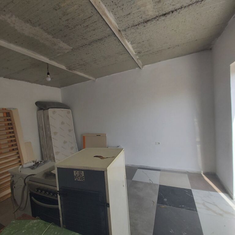 CASA PRIVATA 1 PIANO 1+1 IN AFFITTO  1000 M2 TERRENO - KOMBINAT, TIRANA