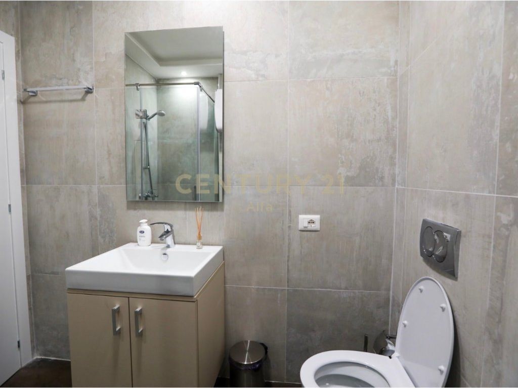 Apartament 2+1+2 me Qira në Zemër të Tiranës – Përballë Toptanit