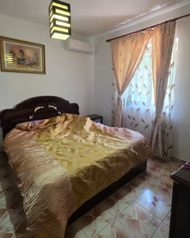 Jepet apartament 1+1 me qira tek Shkolla e Baletit , Njesia Bashkiake nr.2 , Rruga e Elbasanit .