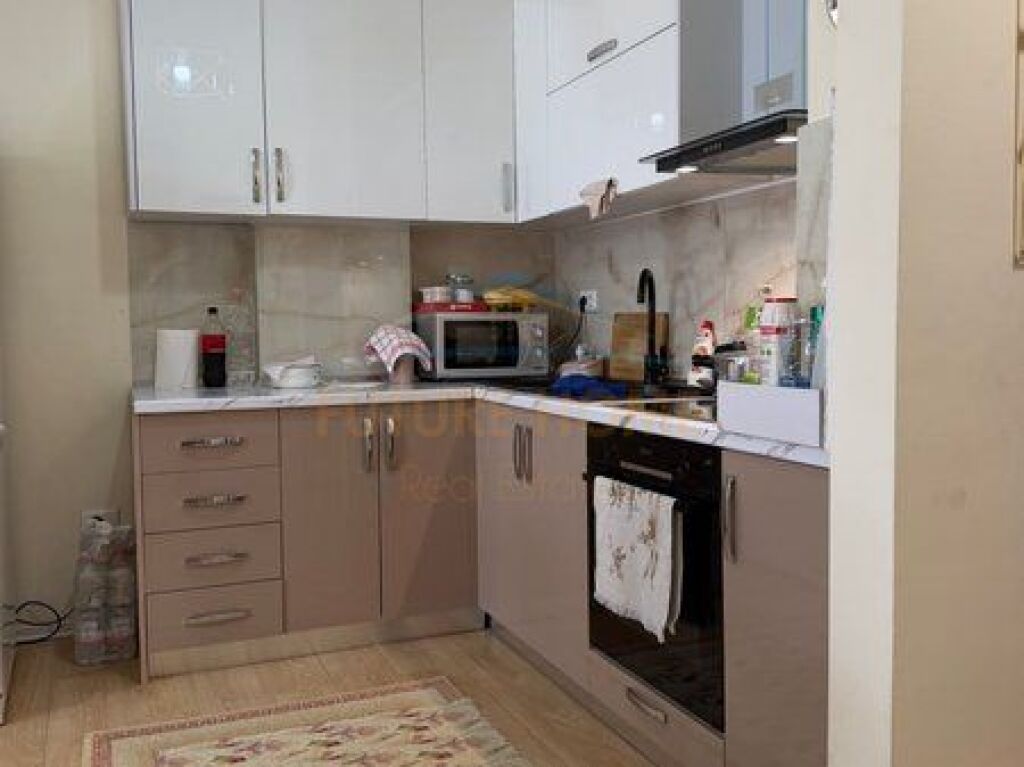 Shitet, Apartament 1+1, Kopshti Zoologjik, Tiranë.