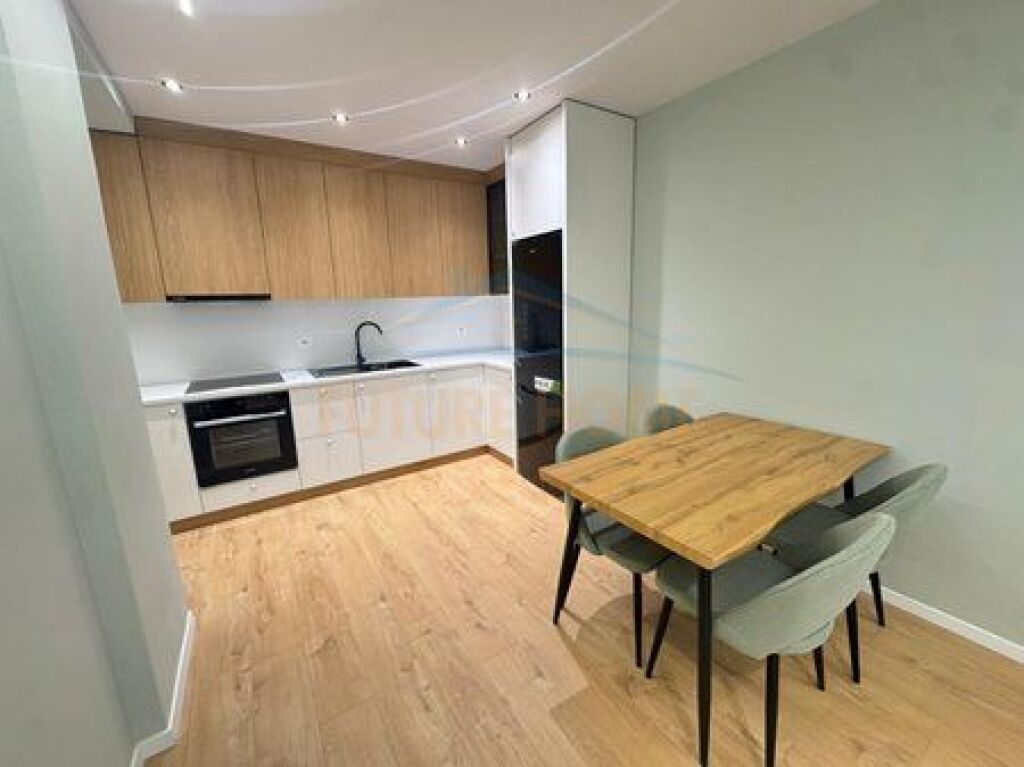 Shitet, Apartament 2+1, Misto Mame