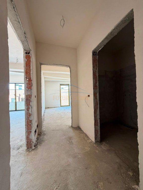 Shitet, Vilë 3 Katëshe , Rezidenca Kodra e Diellit 2, Tiranë.